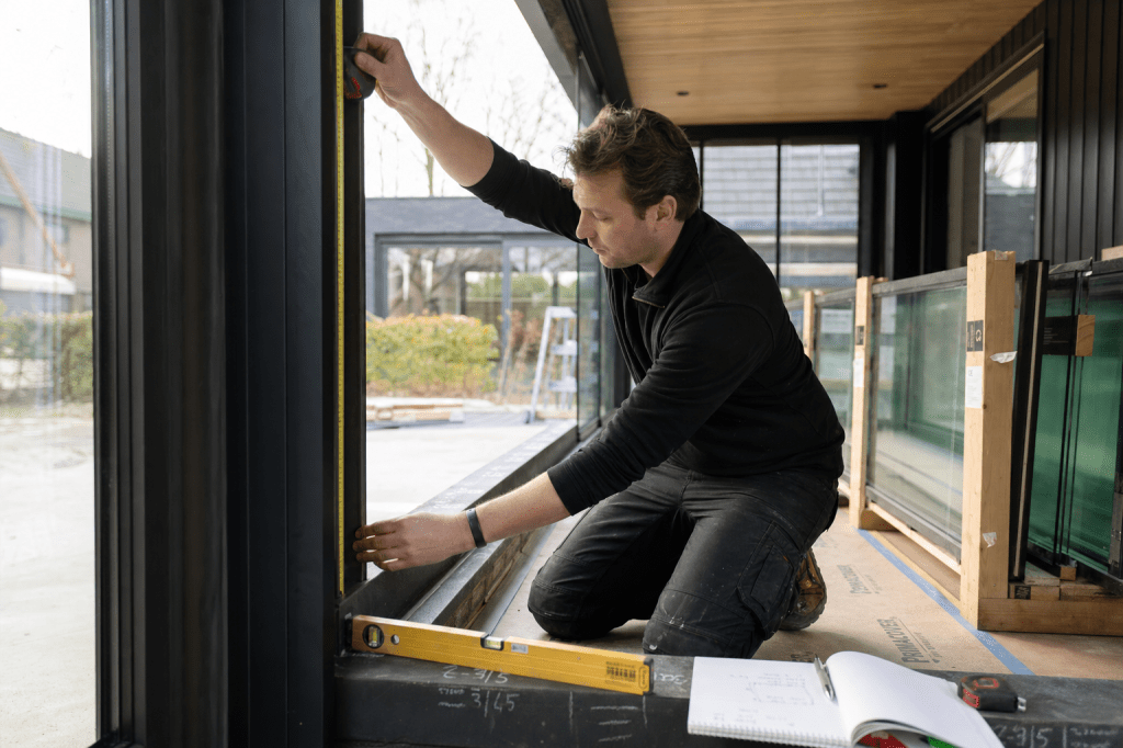 Welke meet- en voorbereidingsstappen moet je doorlopen voordat je een glazen schuifwand gaat&nbsp;kopen?